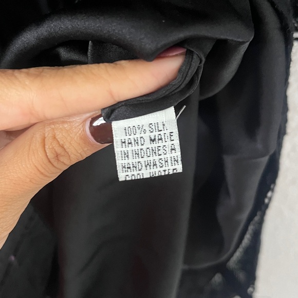 Natalie Martin Black V Neck Short Sleeve Silk Mini Dress Size Small - Picture 3 of 6